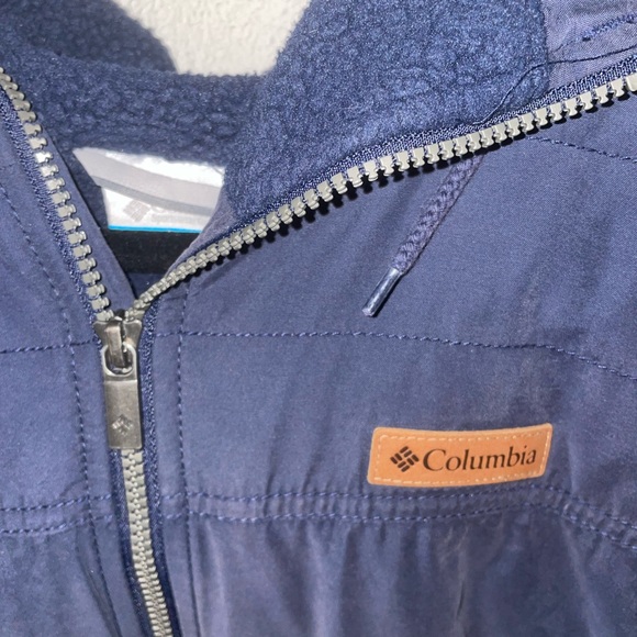 Columbia Hooded Zip Up Jacket - Picture 2 of 4